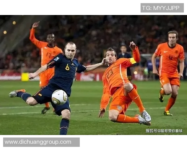 足球球星亲自示范传授技巧带你轻松掌握进攻防守核心要领